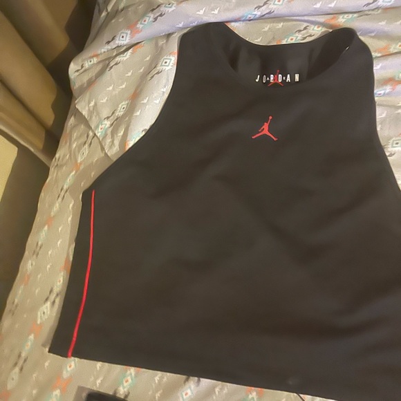 JORDAN Crop with Matching Shorts - Picture 4 of 4